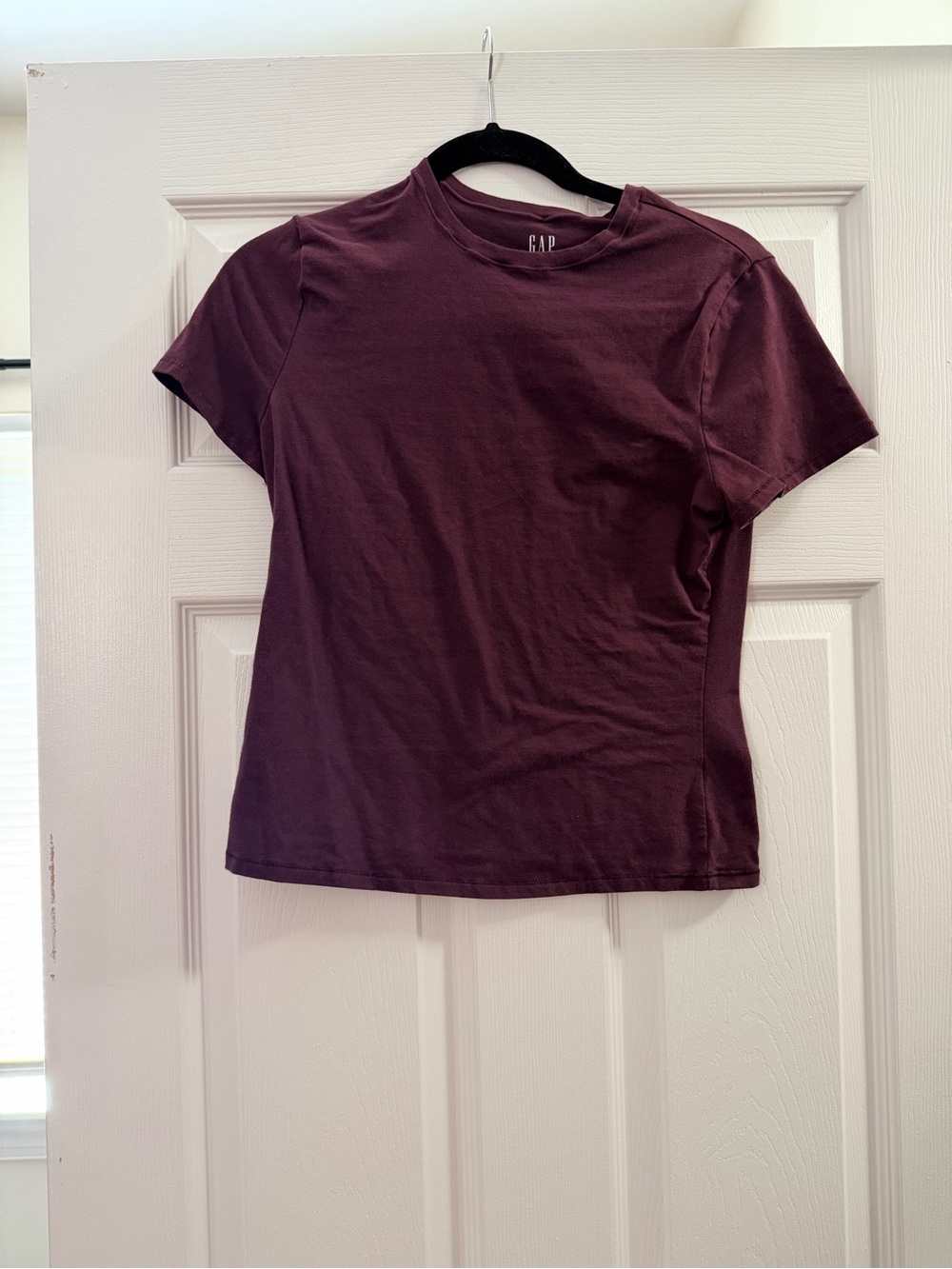 Gap burgundy close knit t-shirt in size L